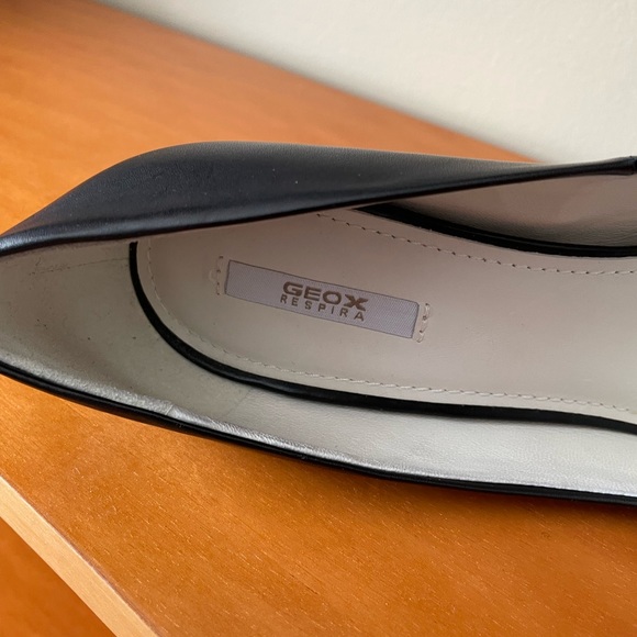 Geox black leather shoes golden heels and brooch size 37 - Picture 2 of 6